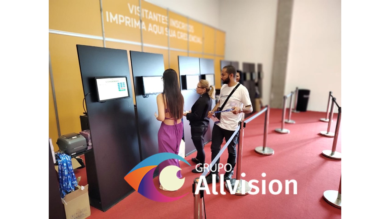 Totem Interativo Touch Screen para Credenciamento e Marketing Digital