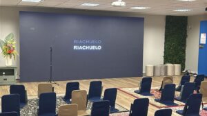 Aluguel e Venda de Painel de LED Indoor e Outdoor, Totem Interativo e TVs Touch Screen para Eventos em Porto Seguro, Juazeiro e Salvador — Estruturas Digitais de Alto Padrão para Feiras, Convenções e Palestras 2026