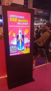 Aluguel e Venda de Painel de LED para Feiras, Eventos e Congressos em Feira de Santana, Lauro de Freitas e Camaçari — TVs Touch Screen e Totens Interativos para Grandes Eventos da Bahia 2026