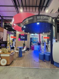 Aluguel e Venda de Painéis de LED Indoor e Outdoor, TVs Touch Screen e Totens Interativos para Eventos em Salvador, Camaçari e Vitória da Conquista — Soluções Visuais de Alto Impacto para Congressos, Feiras e Convenções na Bahia 2026