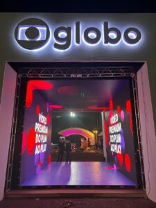 Aluguel e Venda de Painel LED Indoor, Outdoor, Totem Interativo, TV Touchscreen e Projetor em Porto Seguro, Eunápolis e Teixeira de Freitas para Eventos Turísticos e Corporativos 2026